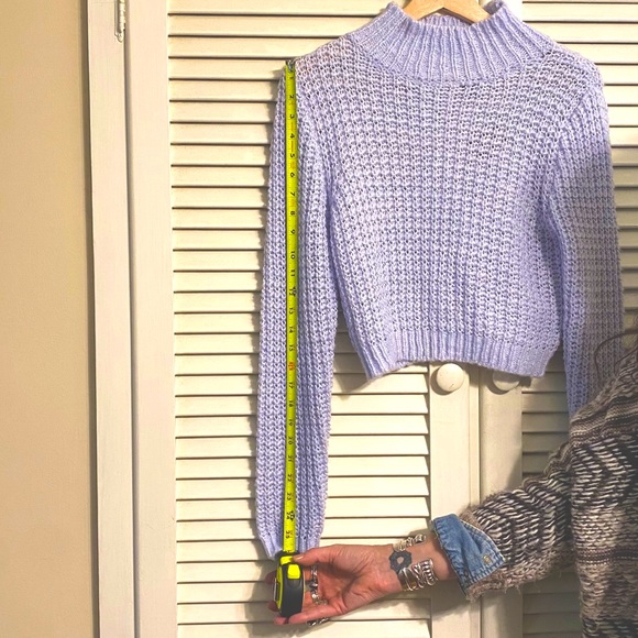 Forever 21 Cropped Sweater - Picture 4 of 6